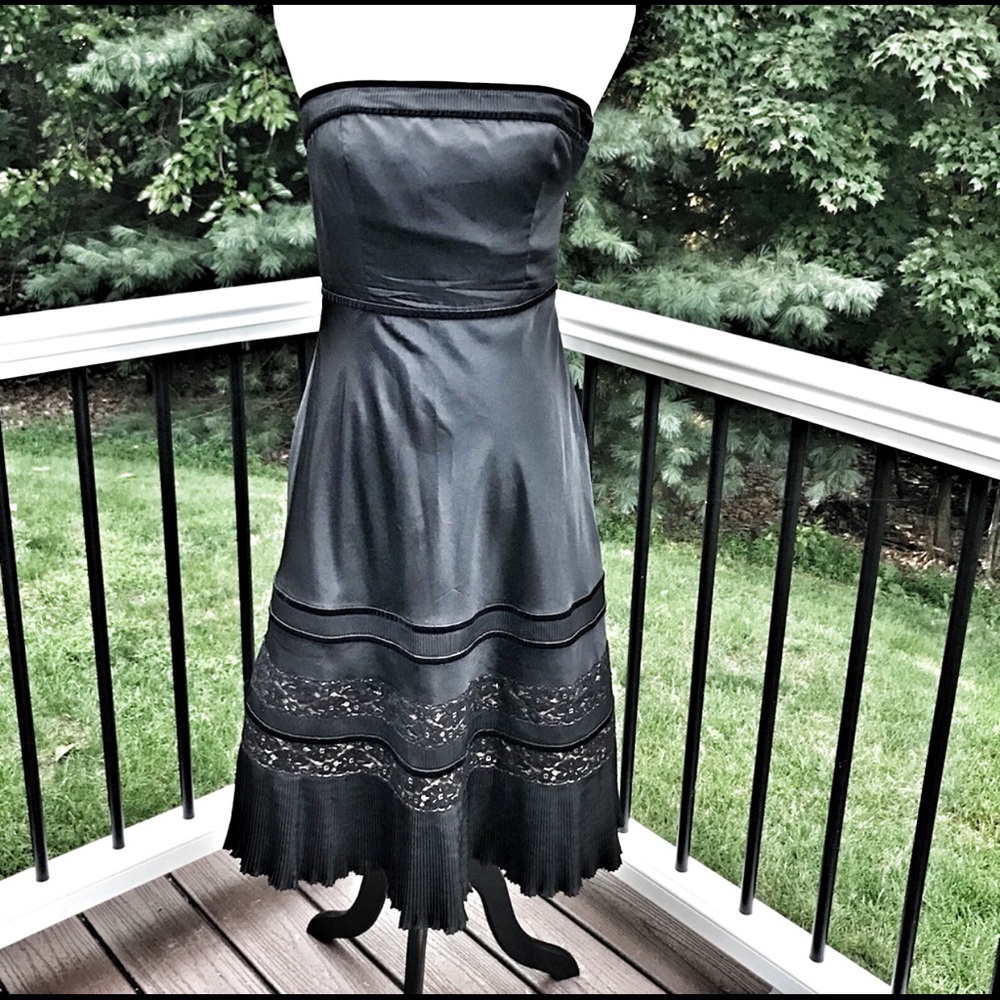 🎉😎🎉HP🎉😎🎉 LOFT Strapless Black Dress Size 4